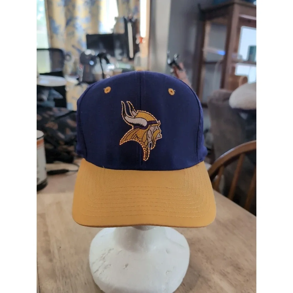 Minnesota Vikings Light Up Logo Cap. NHL Strapback. Logo 7.‎ Works! Needs 9v